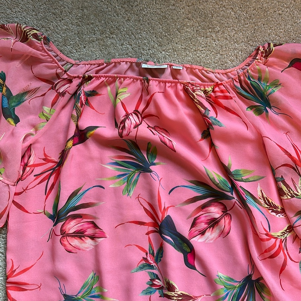 NY&Co Sweet Pea Size L Pink Coral Floral off Shoulder Blouse w/flutter sleeve